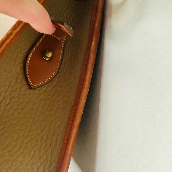 Vintage DOONEY & BOURKE 90s Tan Brown Leather All Weather Shoulder Purse Handbag - Picture 15 of 15